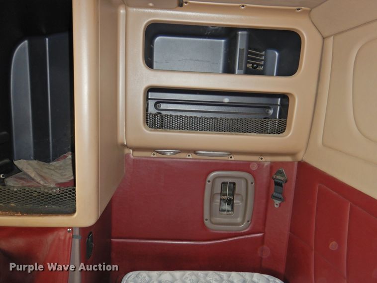 image for item DI0170 2011 Peterbilt 386  semi truck