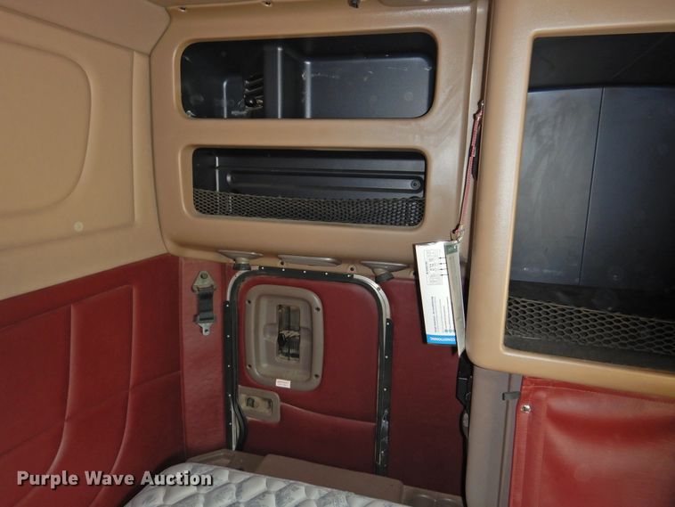 image for item DI0170 2011 Peterbilt 386  semi truck