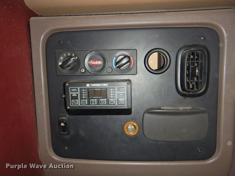 image for item DI0170 2011 Peterbilt 386  semi truck