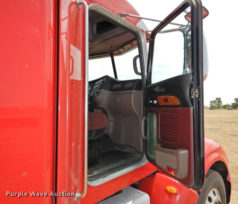 image for item DI0170 2011 Peterbilt 386  semi truck