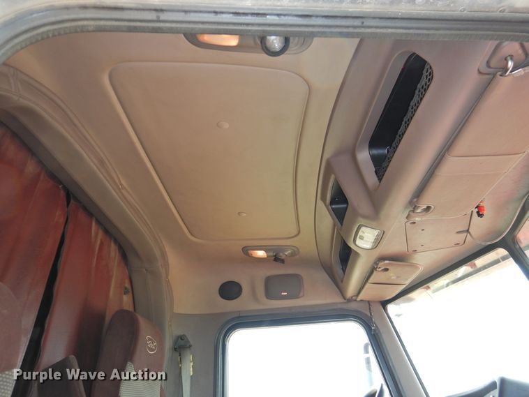 image for item DI0170 2011 Peterbilt 386  semi truck