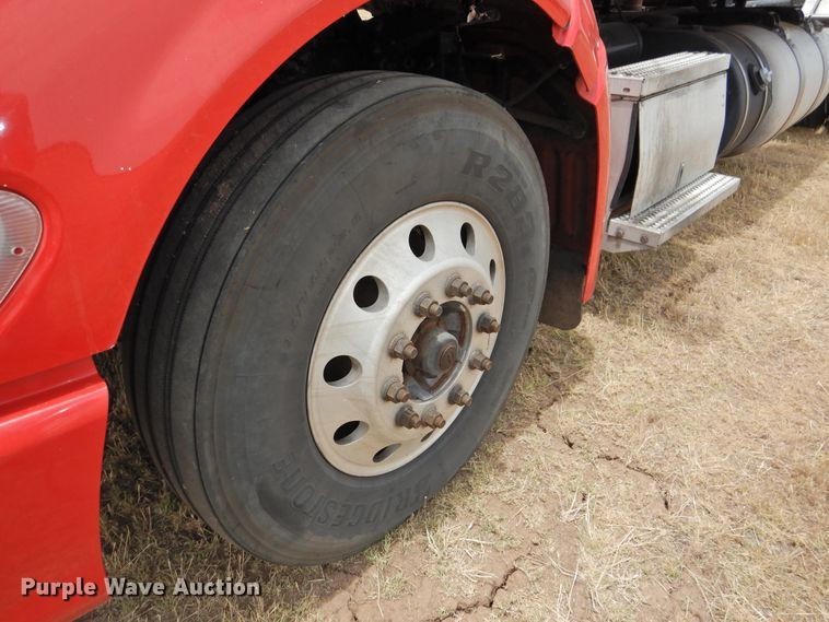 image for item DI0170 2011 Peterbilt 386  semi truck