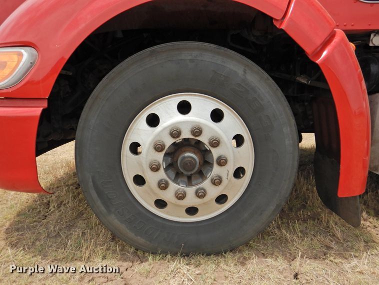 image for item DI0170 2011 Peterbilt 386  semi truck