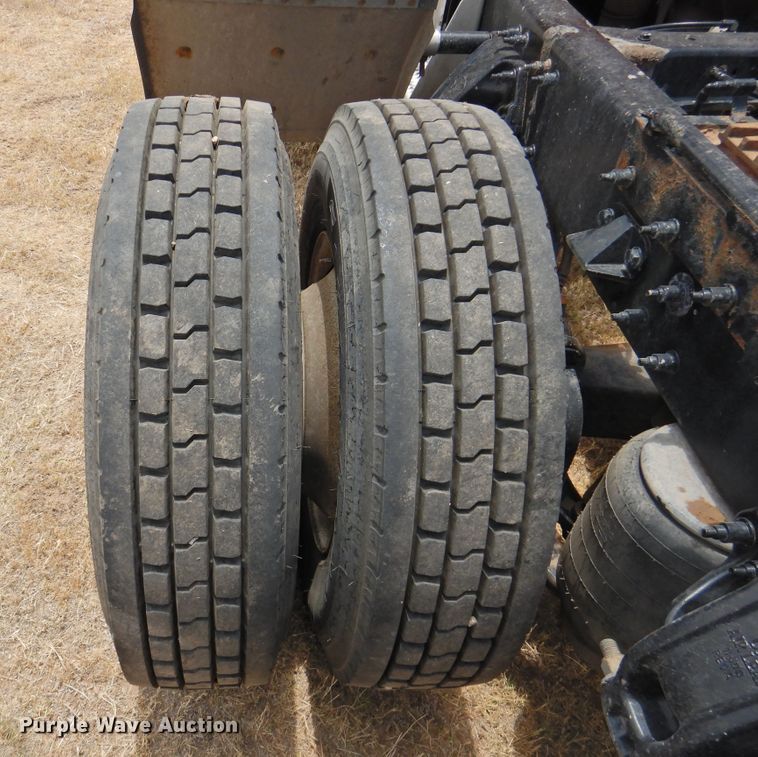 image for item DI0170 2011 Peterbilt 386  semi truck