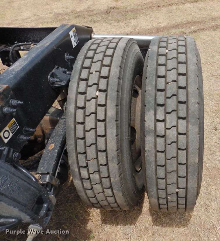 image for item DI0170 2011 Peterbilt 386  semi truck