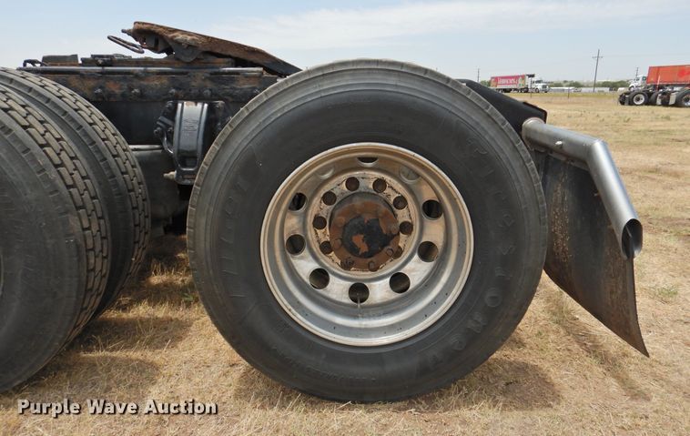 image for item DI0170 2011 Peterbilt 386  semi truck