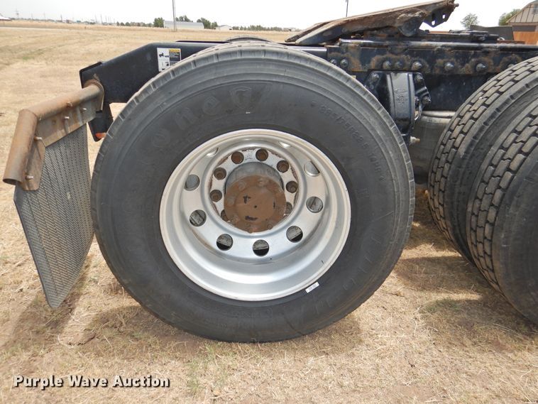 image for item DI0170 2011 Peterbilt 386  semi truck