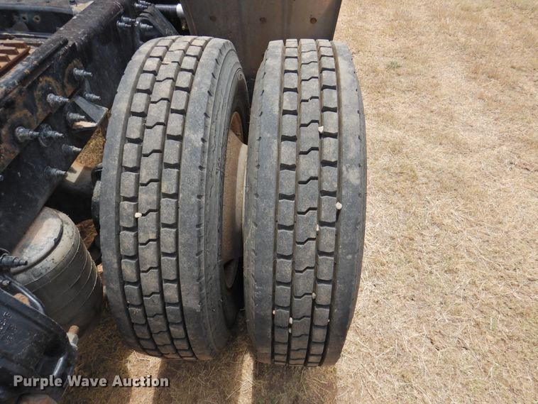 image for item DI0170 2011 Peterbilt 386  semi truck