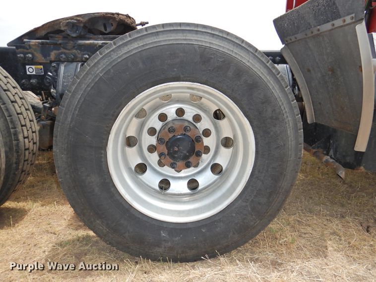 image for item DI0170 2011 Peterbilt 386  semi truck