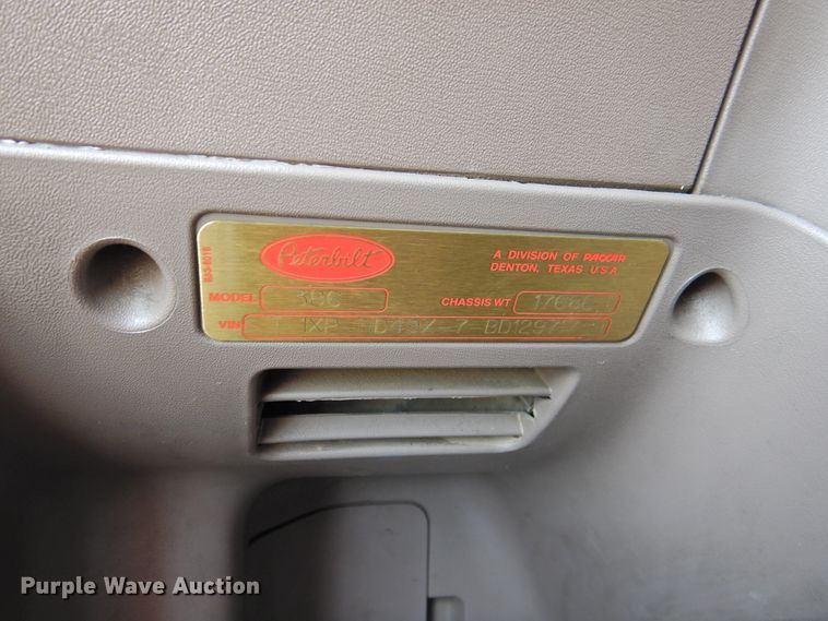 image for item DI0170 2011 Peterbilt 386  semi truck