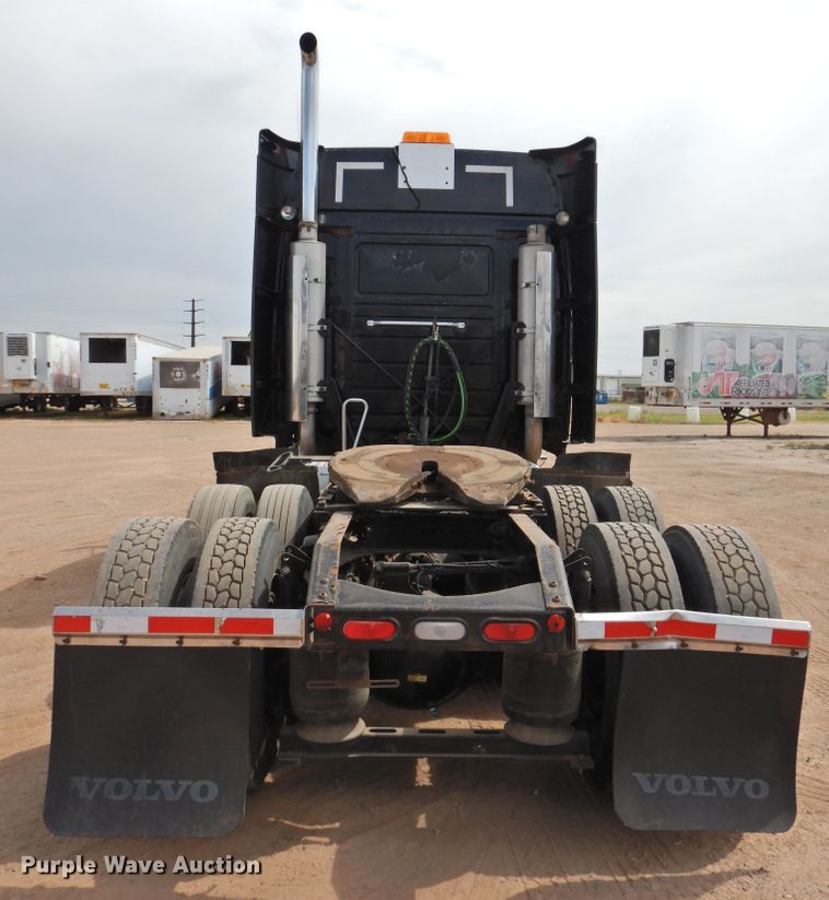 image for item DI0171 2005 Volvo VN  semi truck