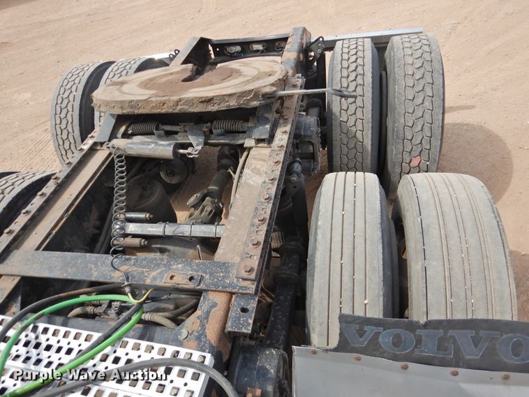 image for item DI0171 2005 Volvo VN  semi truck