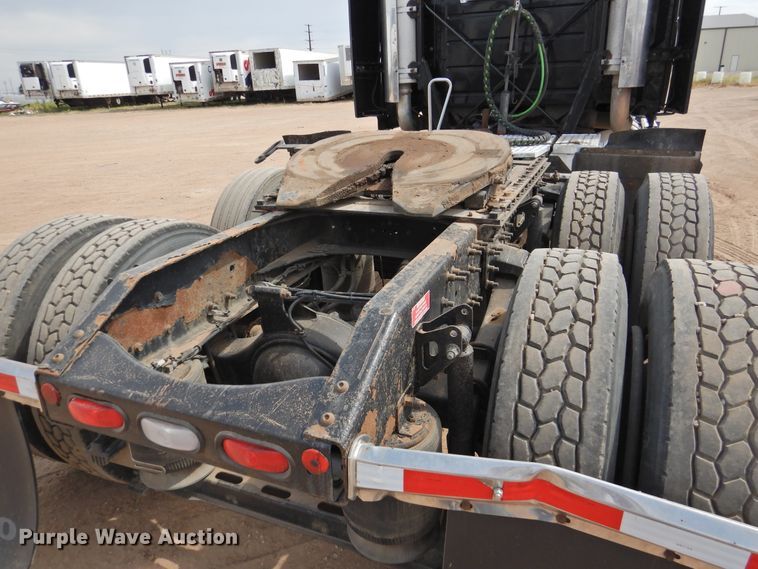 image for item DI0171 2005 Volvo VN  semi truck