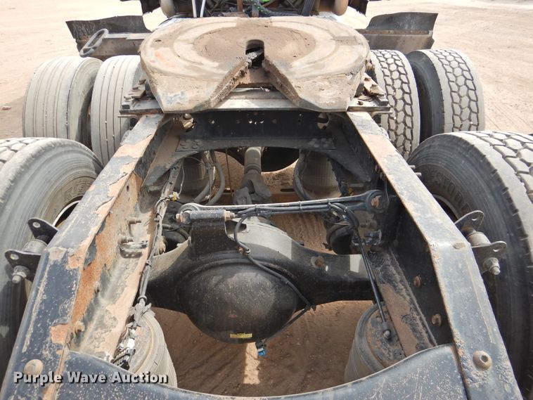 image for item DI0171 2005 Volvo VN  semi truck