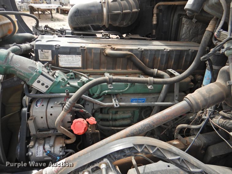 image for item DI0171 2005 Volvo VN  semi truck