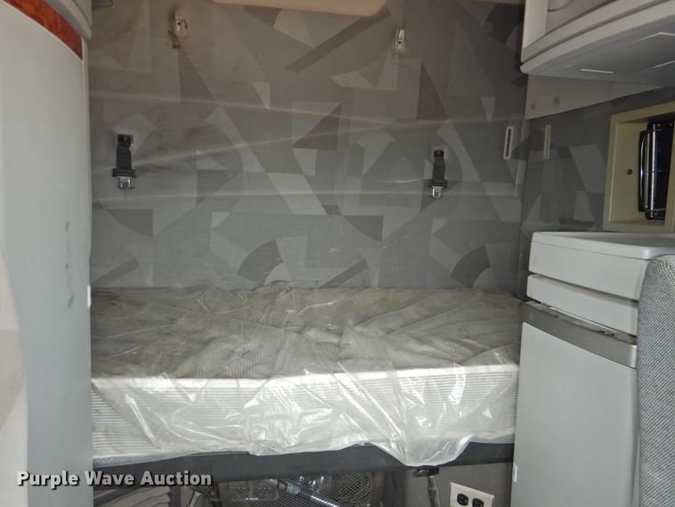 image for item DI0171 2005 Volvo VN  semi truck