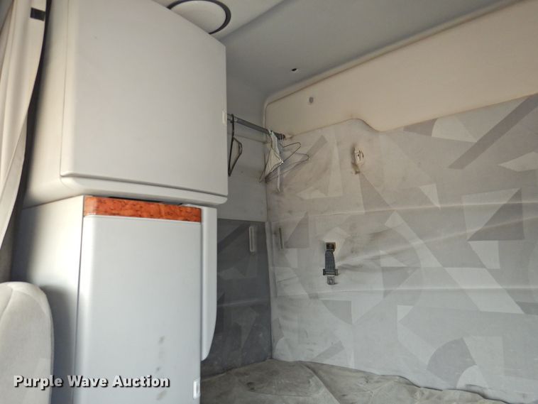 image for item DI0171 2005 Volvo VN  semi truck