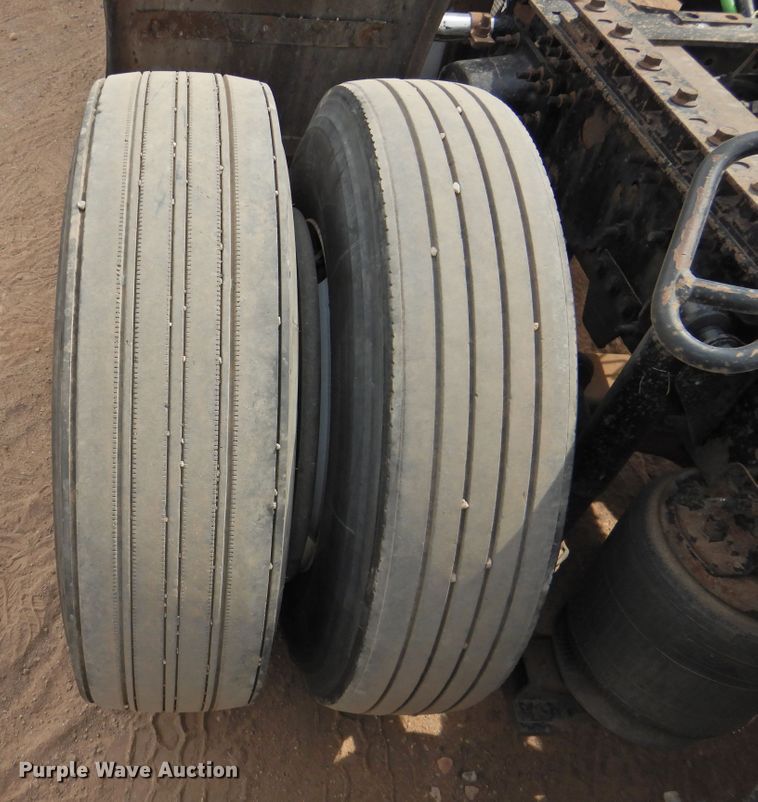 image for item DI0171 2005 Volvo VN  semi truck