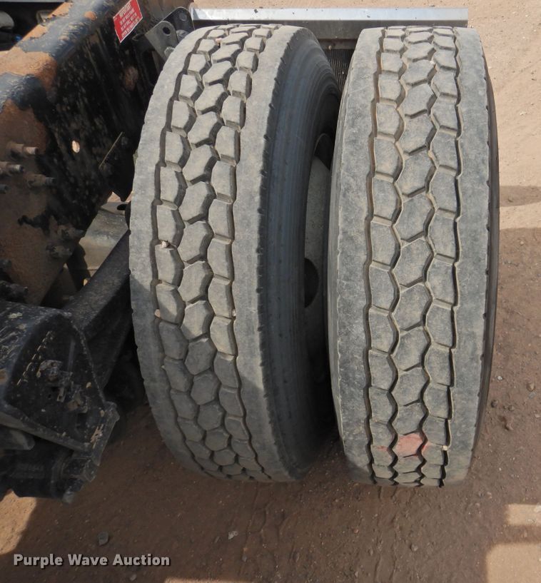 image for item DI0171 2005 Volvo VN  semi truck