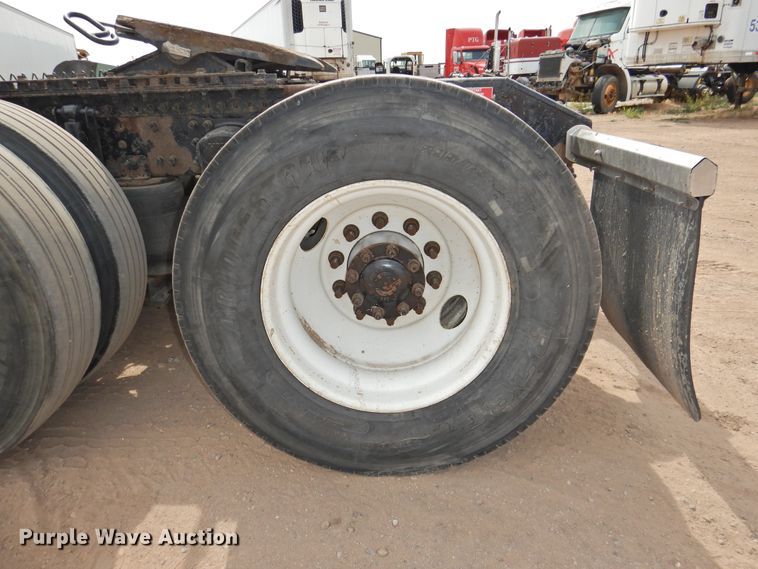 image for item DI0171 2005 Volvo VN  semi truck