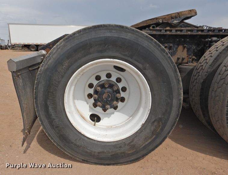 image for item DI0171 2005 Volvo VN  semi truck