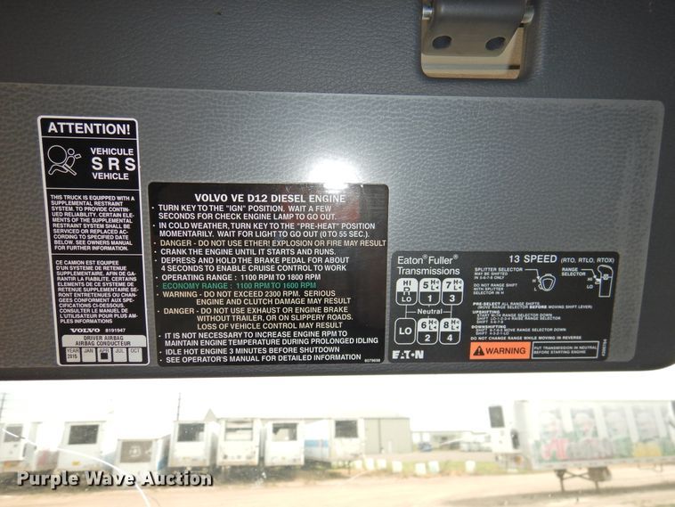 image for item DI0171 2005 Volvo VN  semi truck