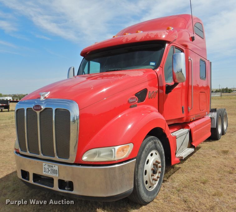 image for item DI0172 2007 Peterbilt 387  semi truck