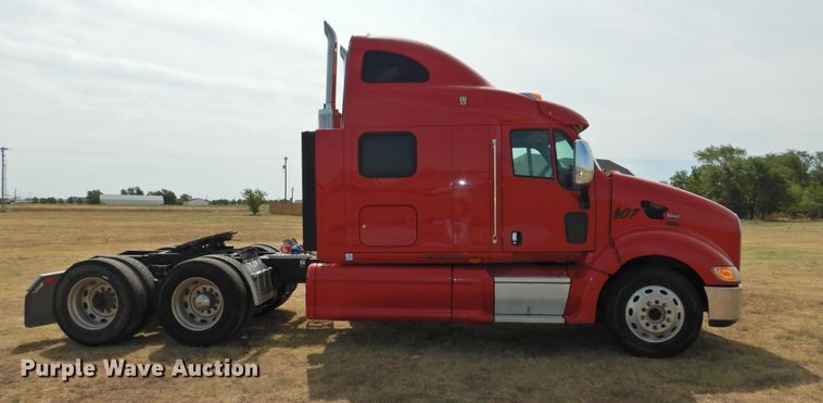 image for item DI0172 2007 Peterbilt 387  semi truck