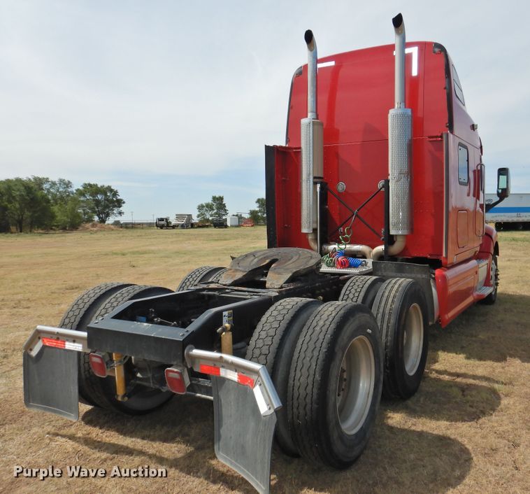 image for item DI0172 2007 Peterbilt 387  semi truck