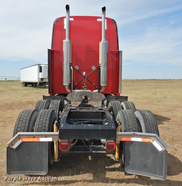 image for item DI0172 2007 Peterbilt 387  semi truck