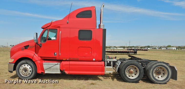 image for item DI0172 2007 Peterbilt 387  semi truck