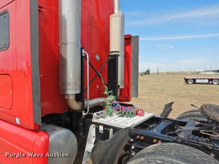 image for item DI0172 2007 Peterbilt 387  semi truck