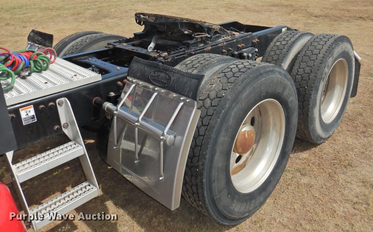 image for item DI0172 2007 Peterbilt 387  semi truck