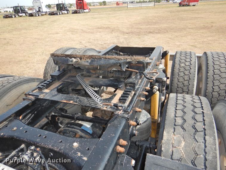 image for item DI0172 2007 Peterbilt 387  semi truck