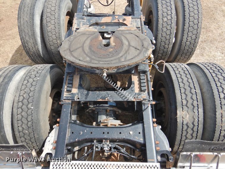 image for item DI0172 2007 Peterbilt 387  semi truck