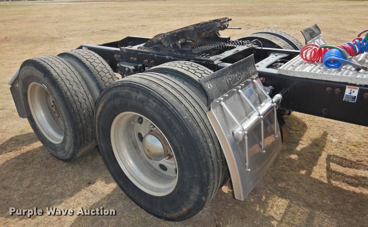 image for item DI0172 2007 Peterbilt 387  semi truck