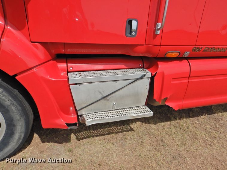 image for item DI0172 2007 Peterbilt 387  semi truck