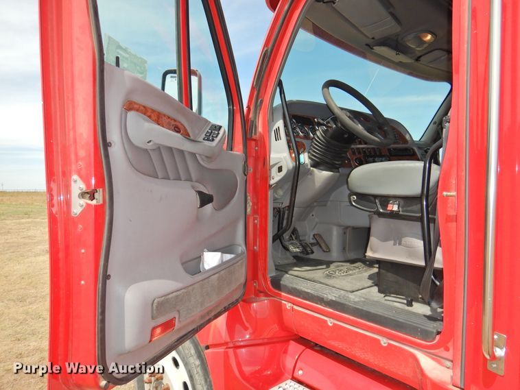 image for item DI0172 2007 Peterbilt 387  semi truck