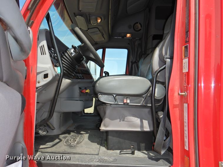 image for item DI0172 2007 Peterbilt 387  semi truck