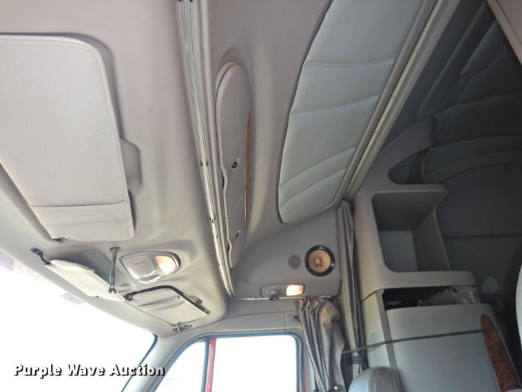 image for item DI0172 2007 Peterbilt 387  semi truck