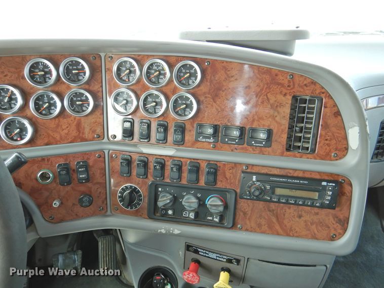 image for item DI0172 2007 Peterbilt 387  semi truck