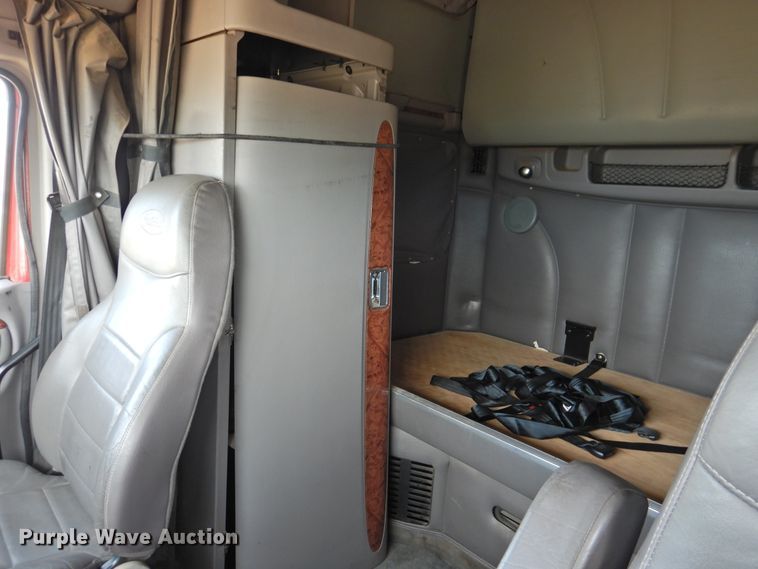 image for item DI0172 2007 Peterbilt 387  semi truck