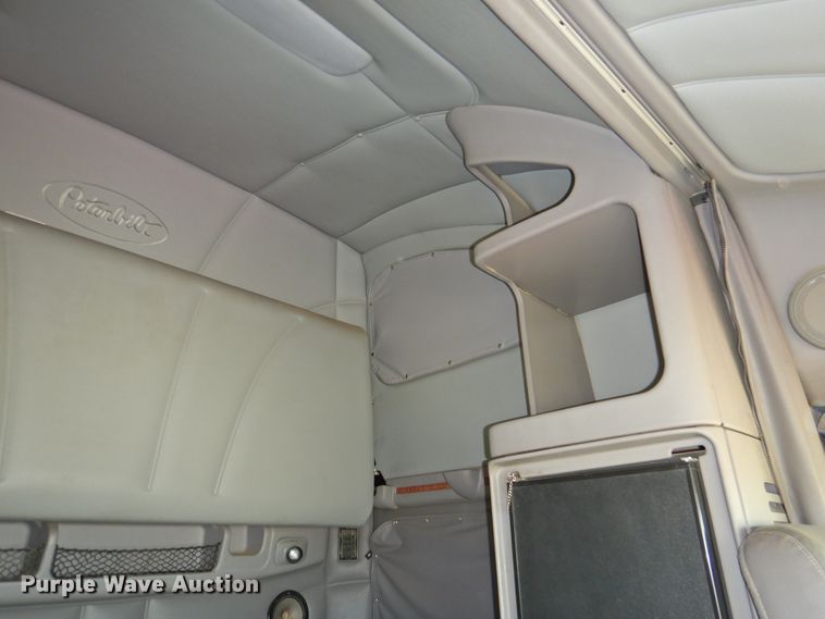 image for item DI0172 2007 Peterbilt 387  semi truck