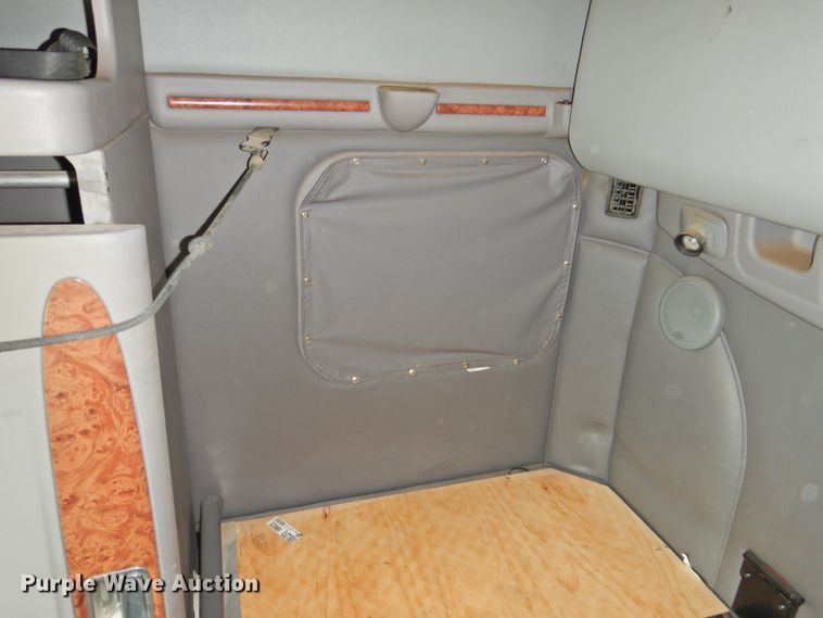 image for item DI0172 2007 Peterbilt 387  semi truck