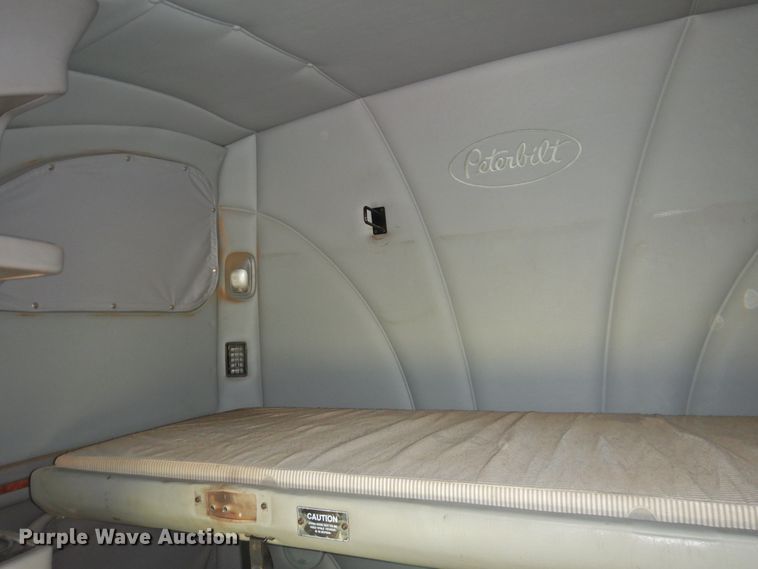 image for item DI0172 2007 Peterbilt 387  semi truck