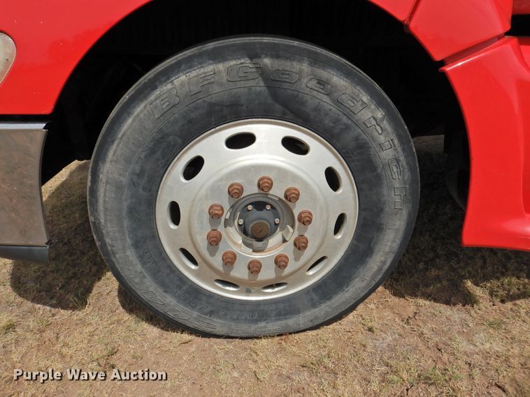 image for item DI0172 2007 Peterbilt 387  semi truck