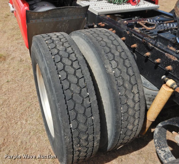 image for item DI0172 2007 Peterbilt 387  semi truck