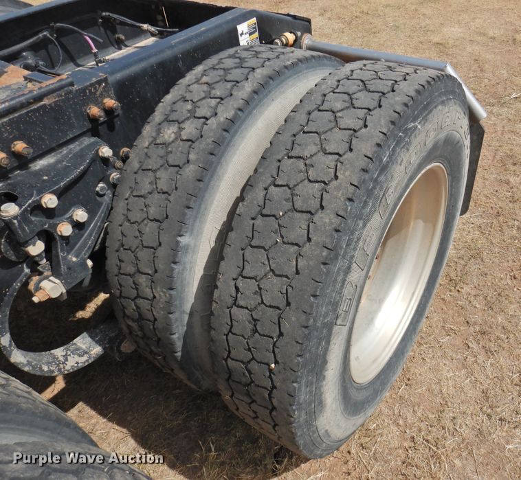 image for item DI0172 2007 Peterbilt 387  semi truck