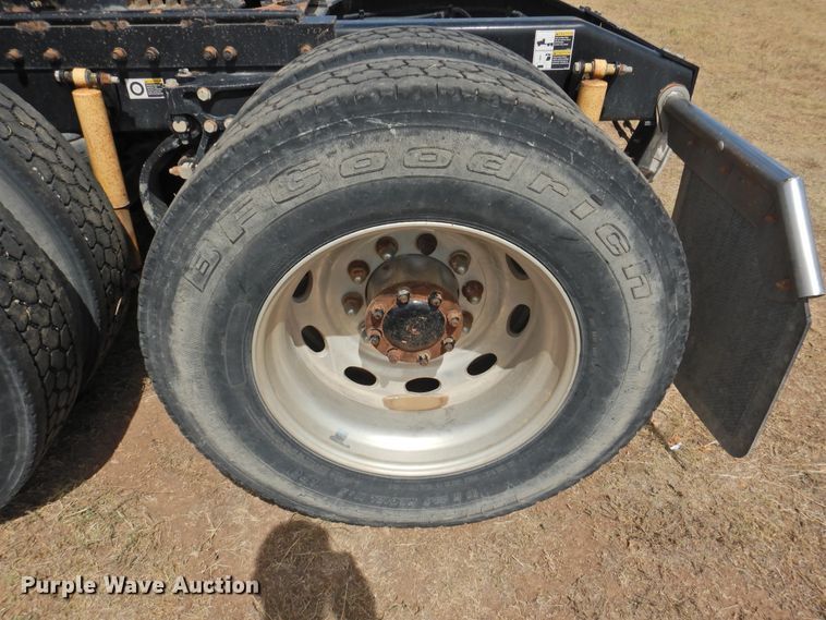 image for item DI0172 2007 Peterbilt 387  semi truck