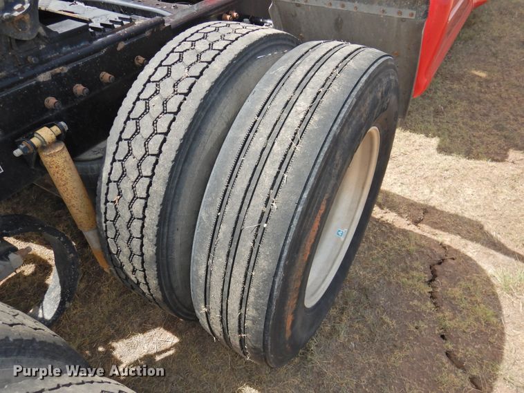 image for item DI0172 2007 Peterbilt 387  semi truck